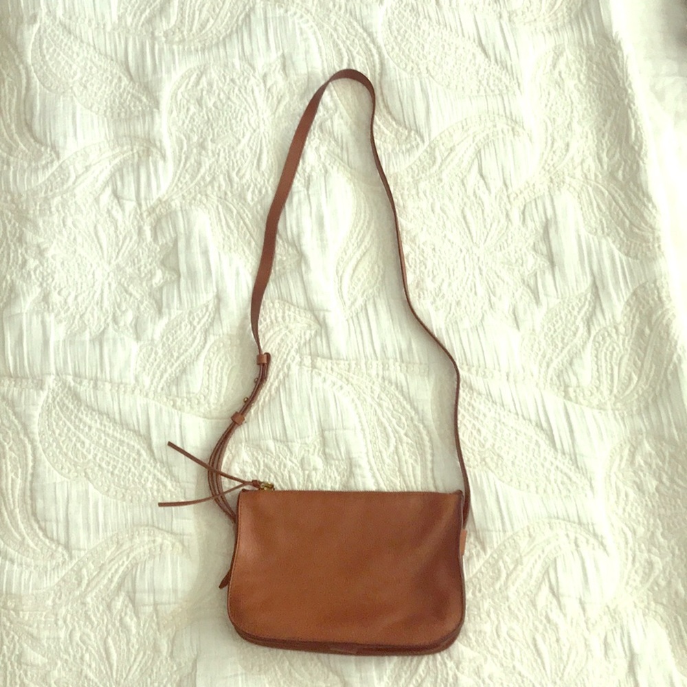 The Simple Crossbody in English Saddle